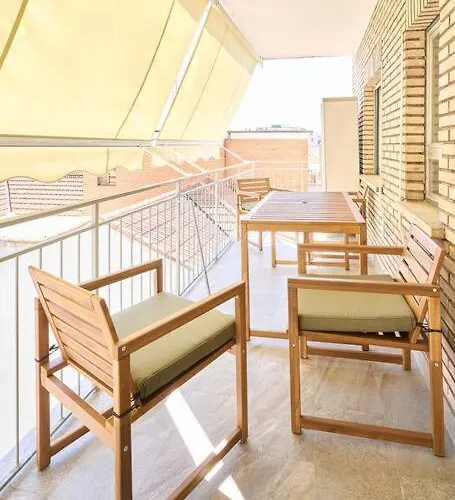 El Patio Del Barrio Del Oeste * سلامنكا